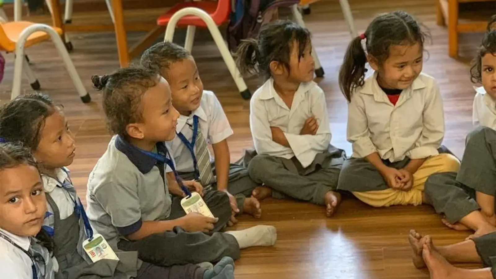 Junge nepalesische Kinder