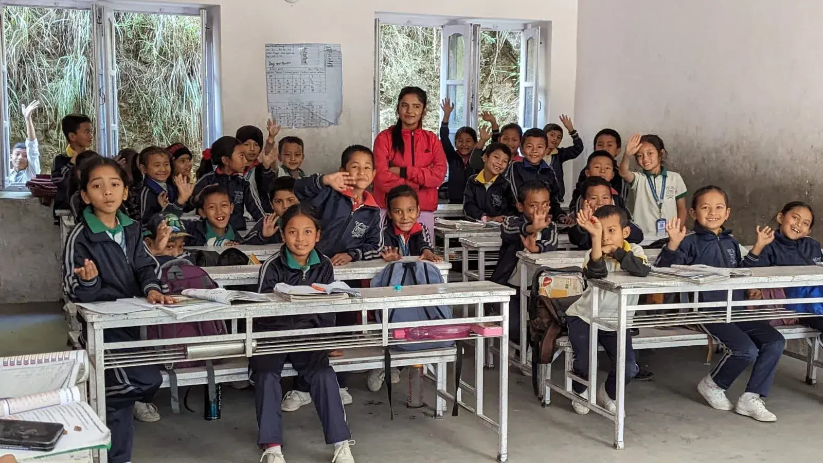 Voller Klassenraum während des Unterrichts