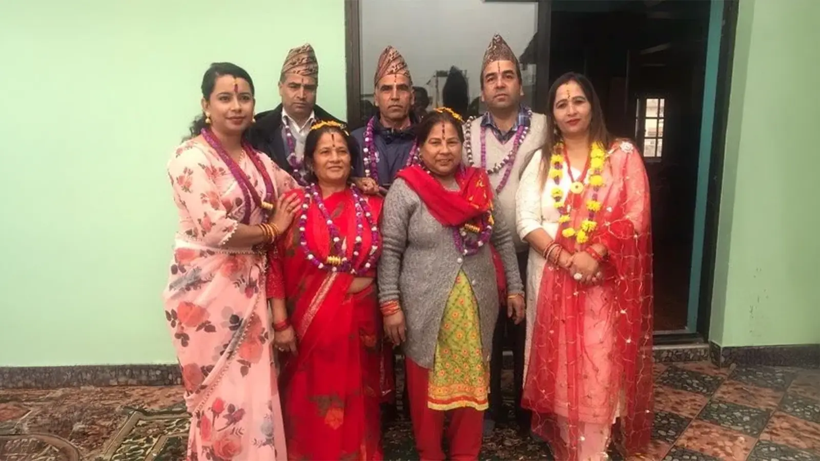 Gruppenbild in traditioneller Kleidung