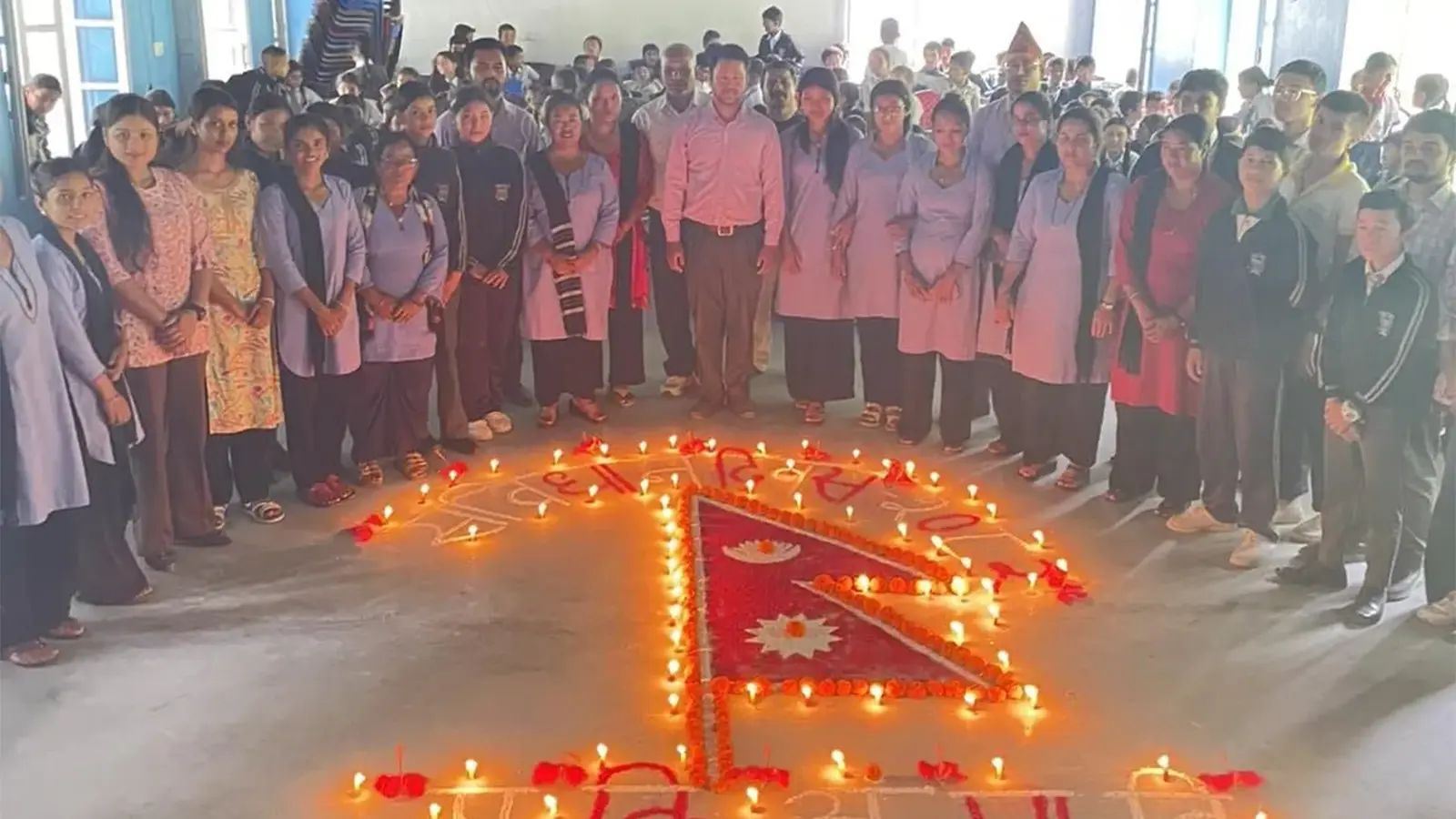 Nepalesisches Wappen mit Kerzen