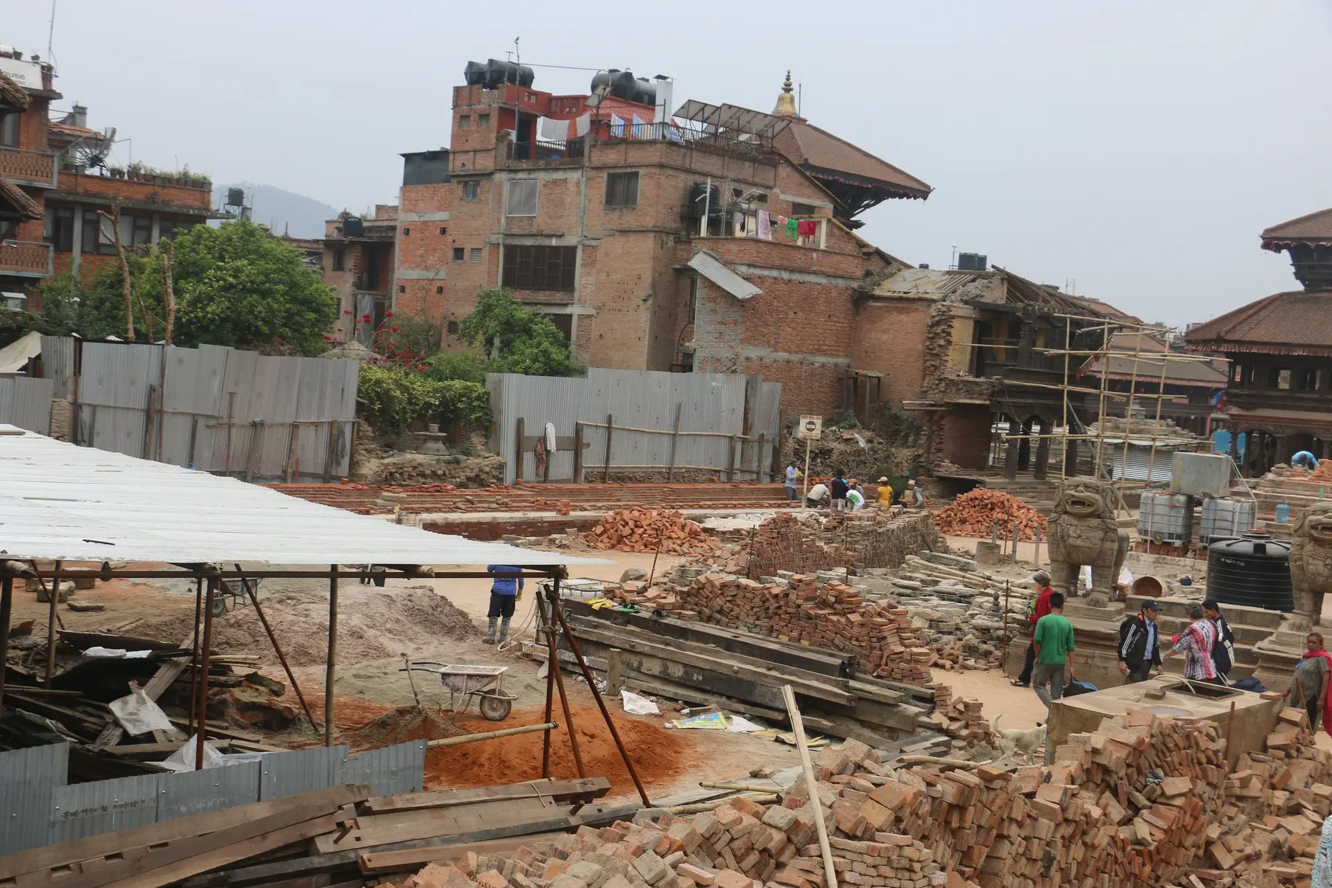 Kaputtes Häuser nach dem Erdbeben 2015