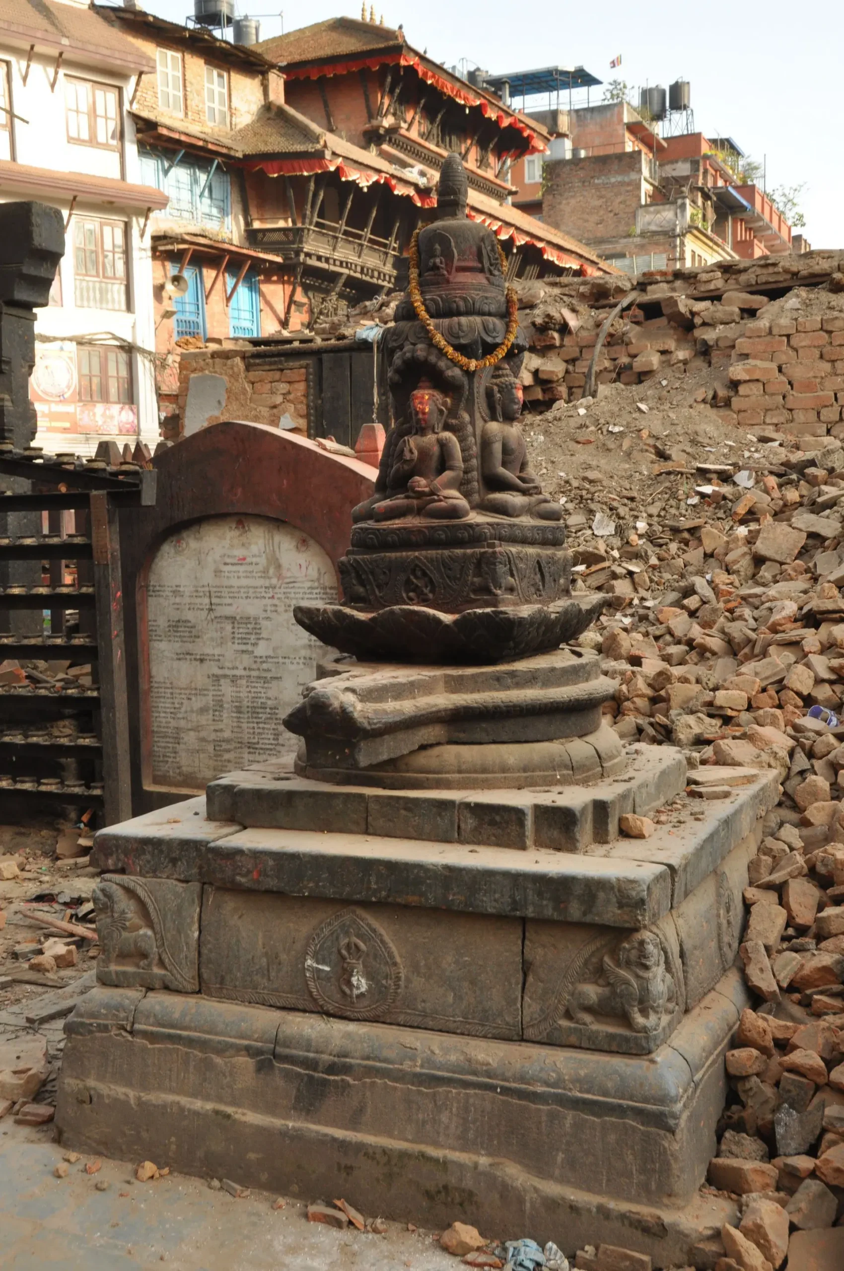 Trümmer nach dem Erdbeben 2015