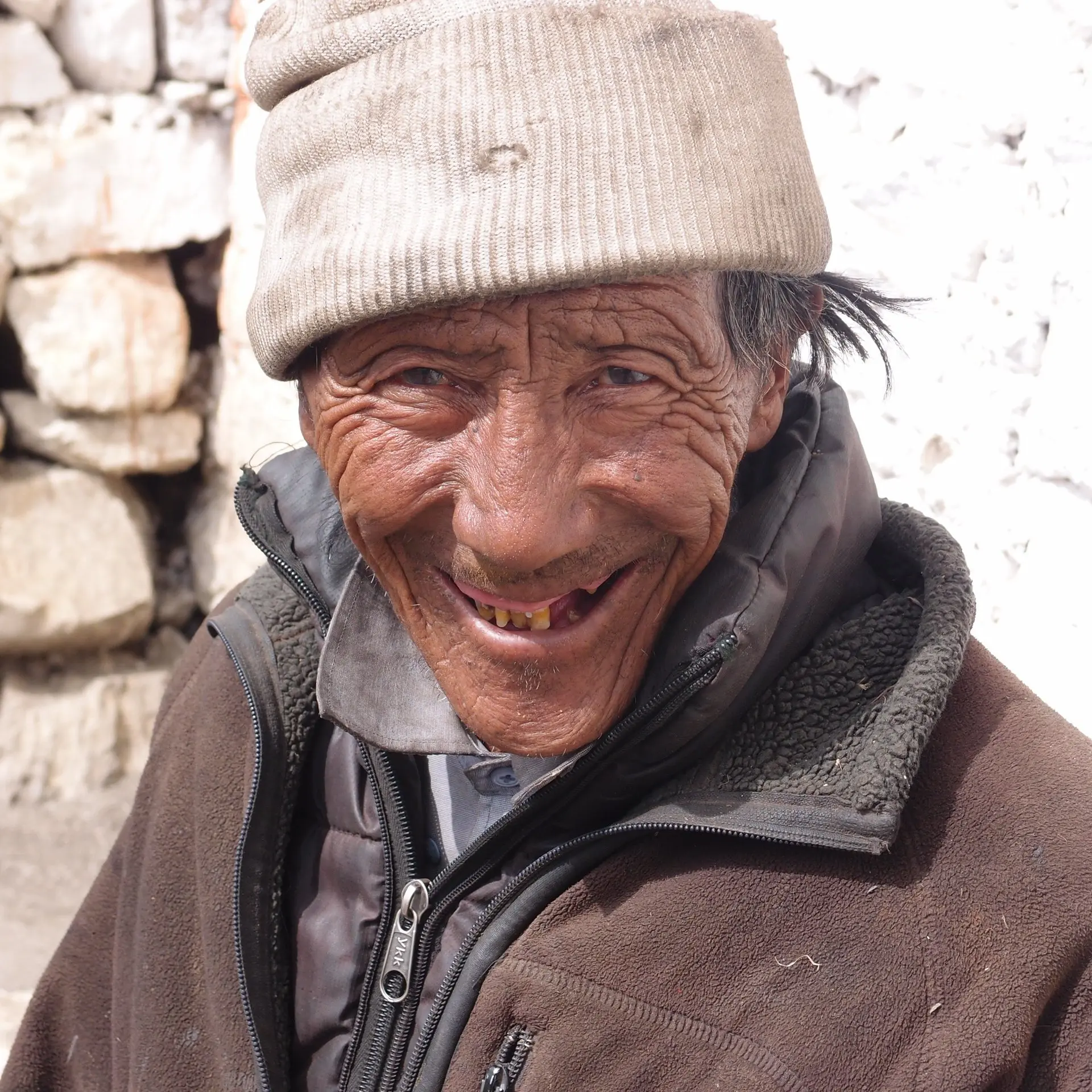 Ein lachender Nepalese