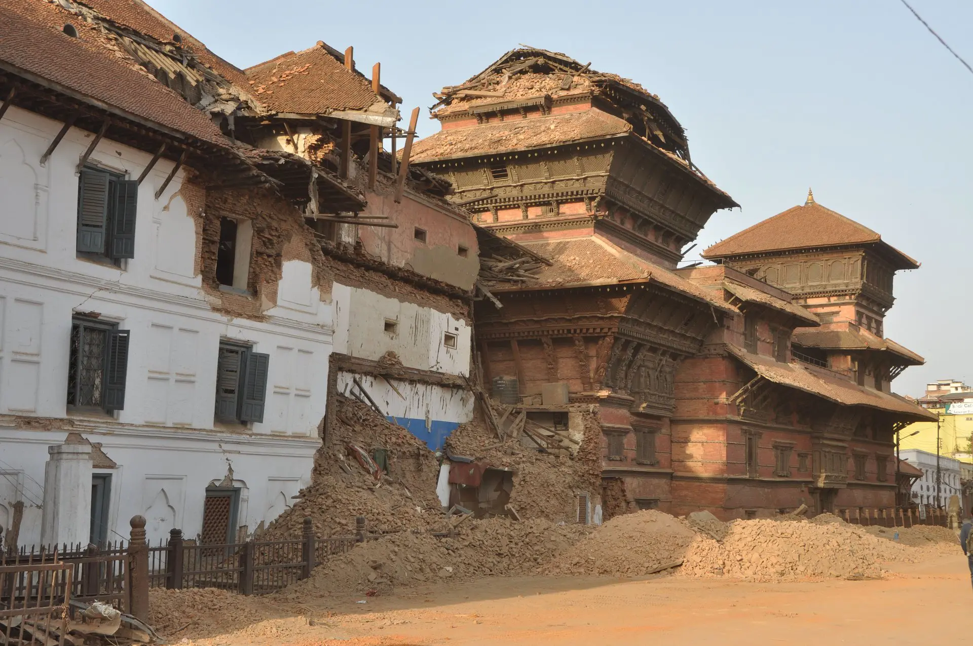 Kaputte Gebäude nach dem Erdbeben 2015