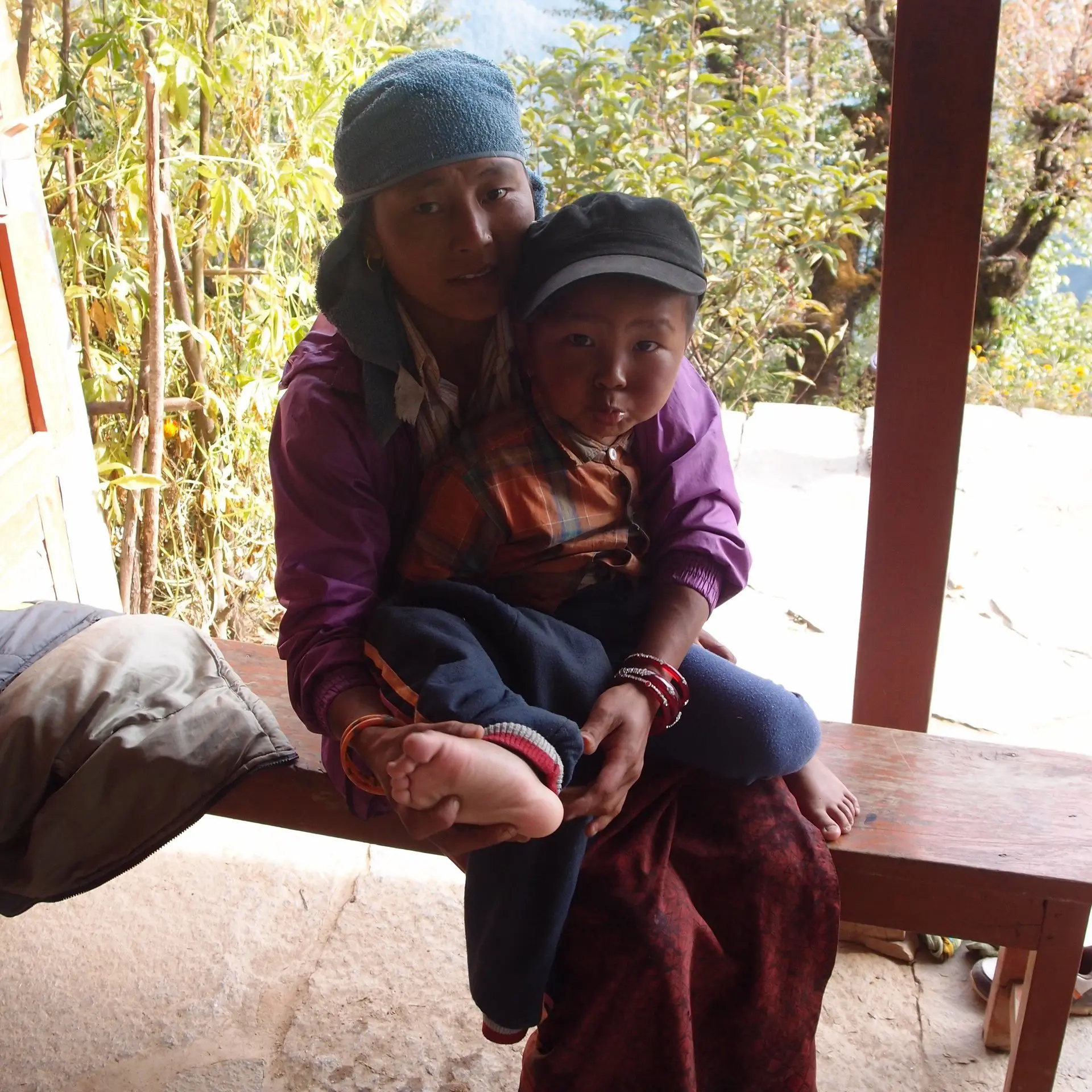 Nepalesin mit ihrem Kind