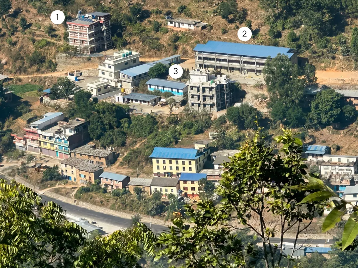 Kantine, Schulgebäude und Kindergarten