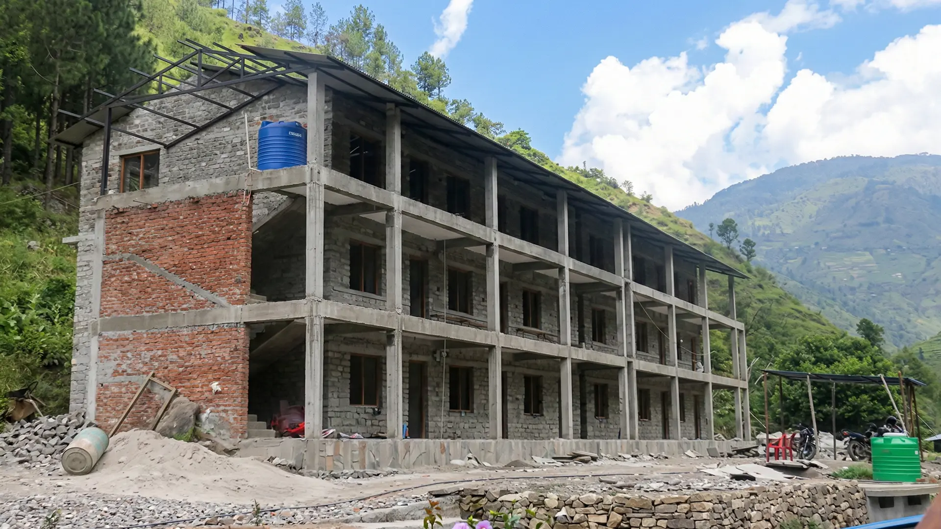 Rohbau des neuen Schulgebäudes